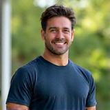 Retrato do Prof. Tiago Ferraz, Personal Trainer certificado e coach de bem-estar, especialista em movimento.