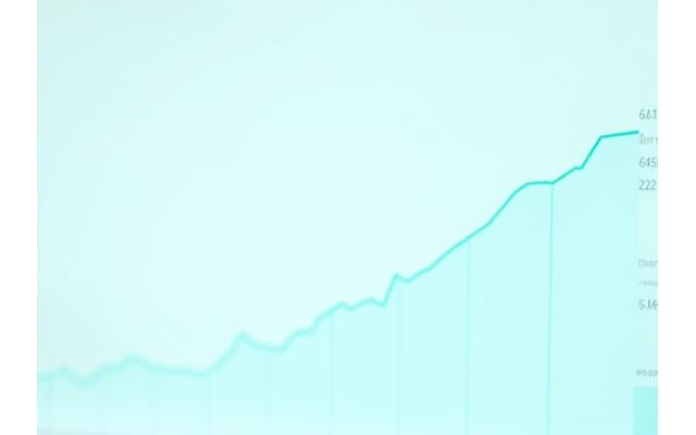 Gráfico de linha mostrando a tendência crescente de satisfação geral da comunidade ao longo de seis meses.