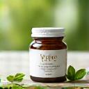 Pote de suplementos naturais rotulado 'Vida Pura' com folhagens verdes ao fundo, simbolizando ingredientes orgânicos.